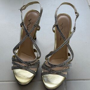 Touch of Nina Valoria Silver and Gold Strappy Heels w Rhinestones (NWOT)